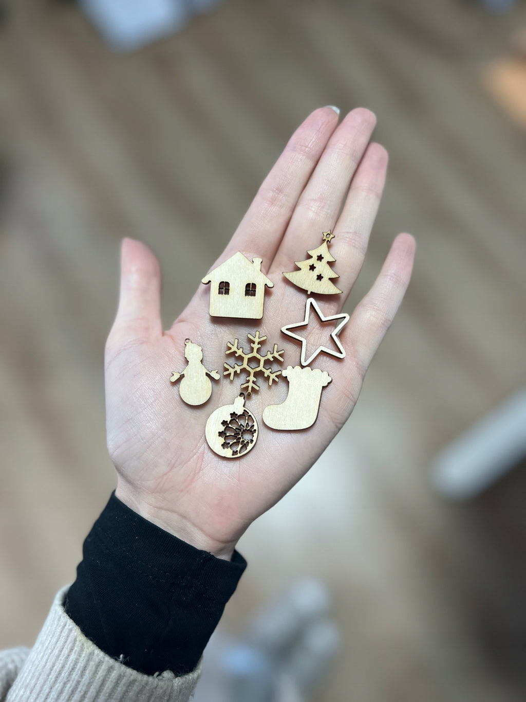 Mediniai mini eglutės pakabučiai, 100 vnt. – nuotrauka 3