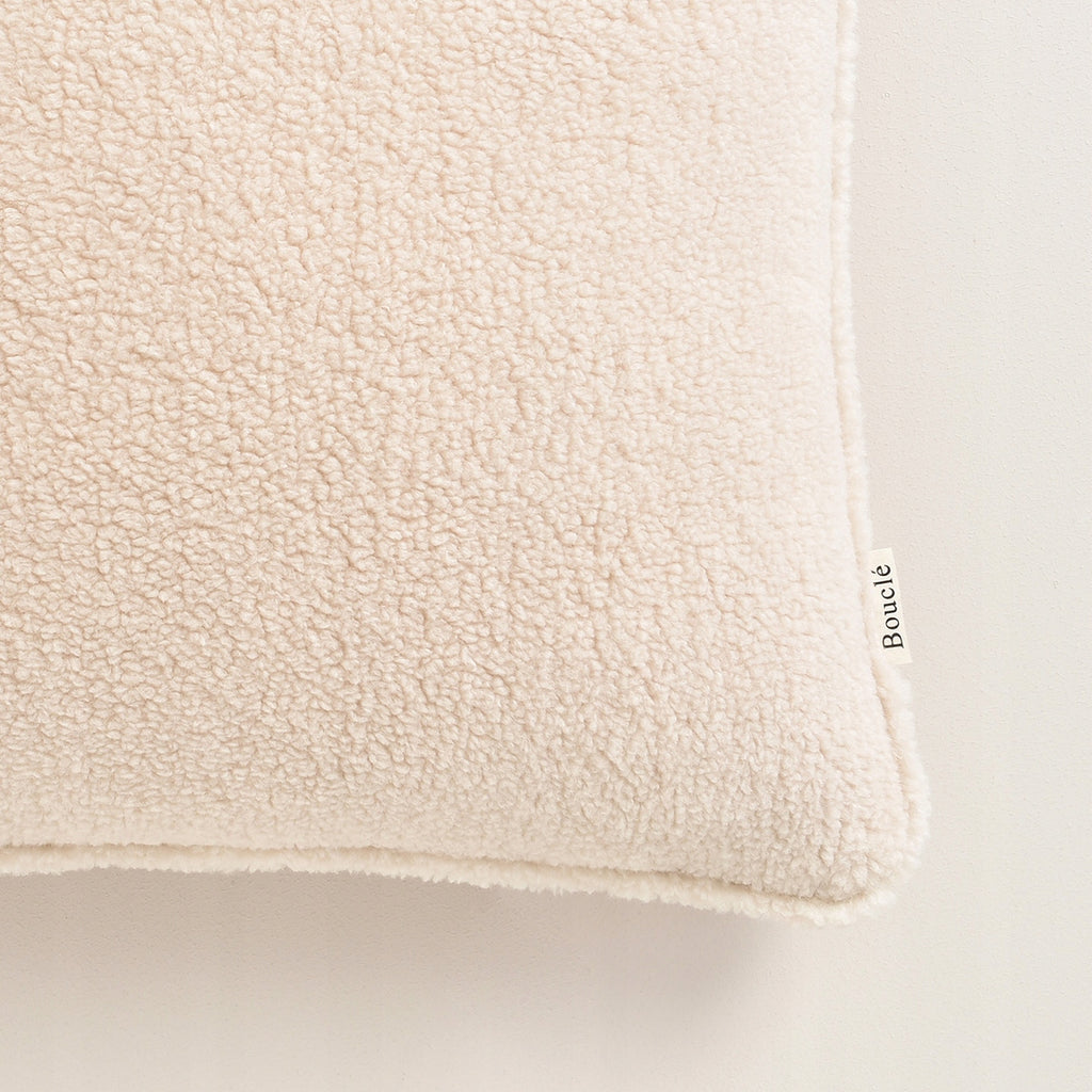 Smėlio spalvos „Boucle“ užvalkalas 45×45 cm – nuotrauka 3