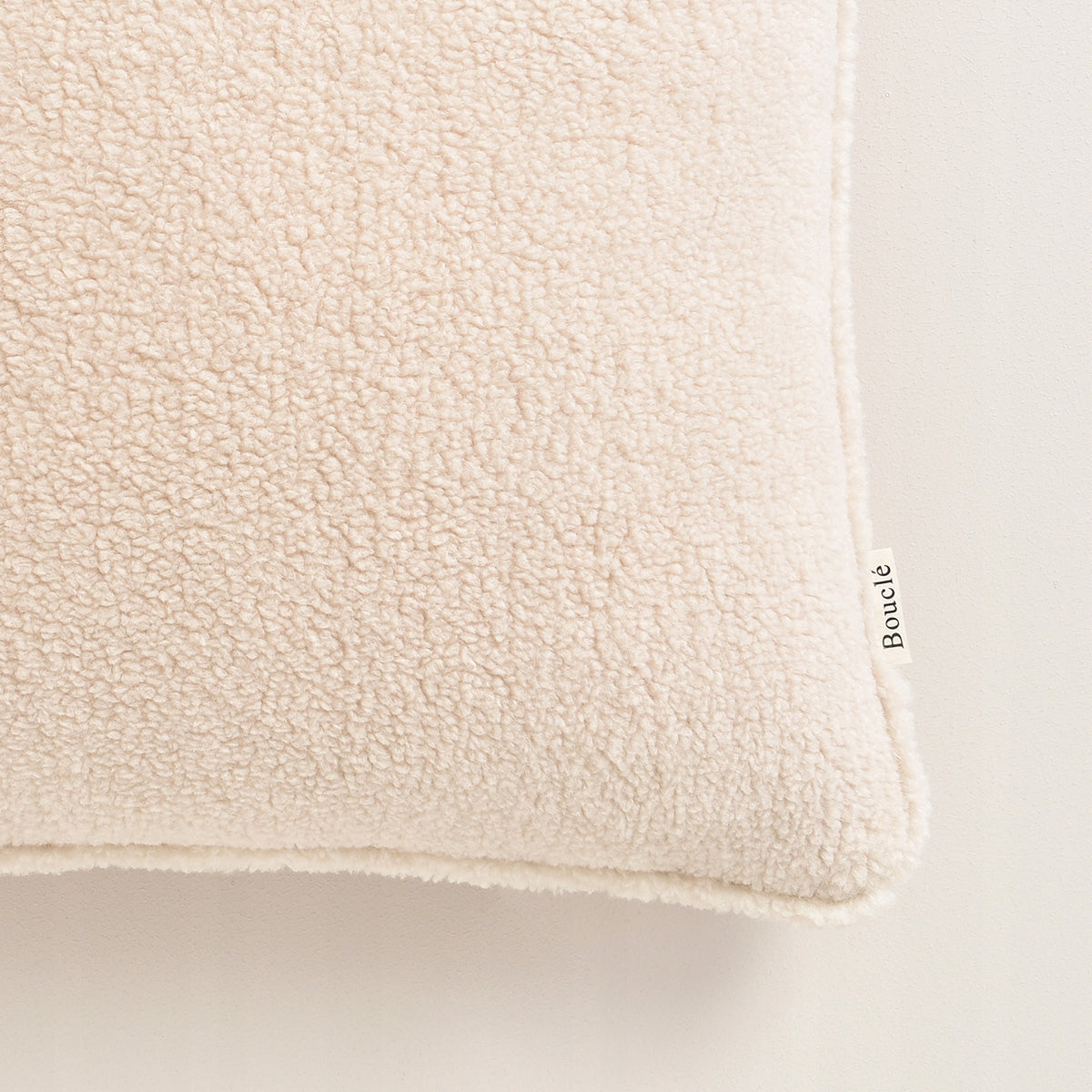 Smėlio spalvos „Boucle“ užvalkalas 45×45 cm – nuotrauka 3