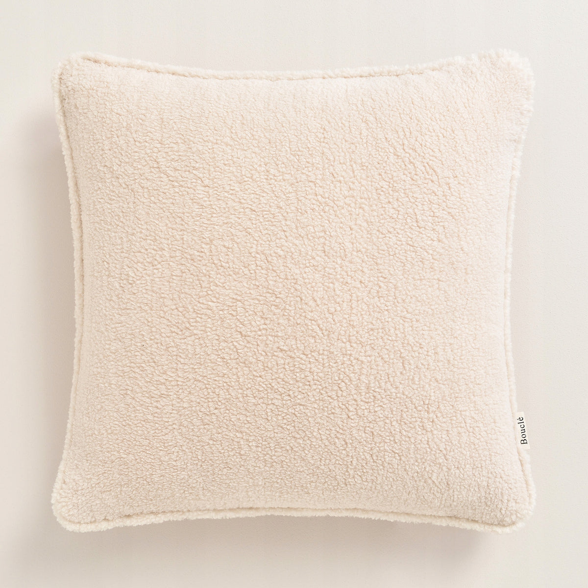 Smėlio spalvos „Boucle“ užvalkalas 45×45 cm – nuotrauka 2