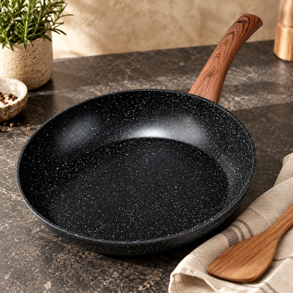 Granitinė keptuvė Black&Wood 28 cm interjere