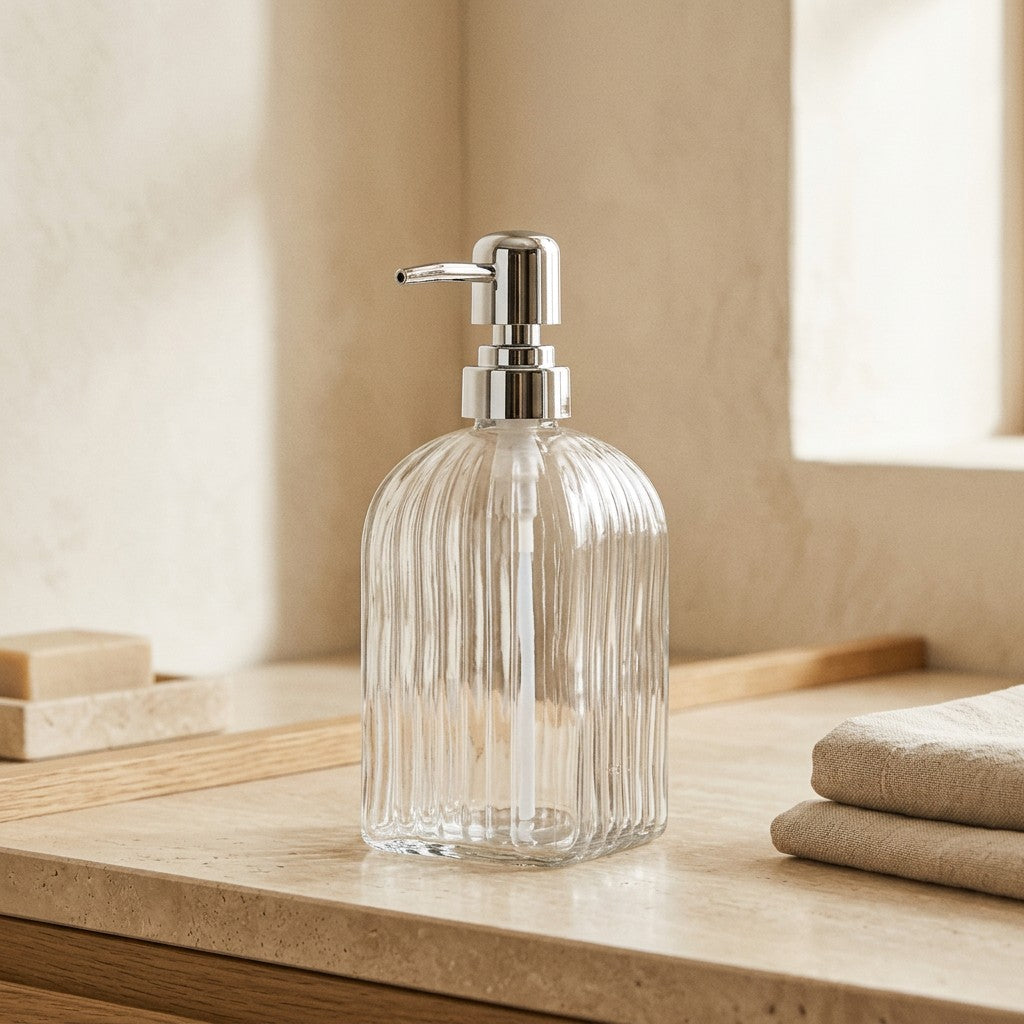 Stiklinis muilo dozatorius 550 ml, skaidrus interjere